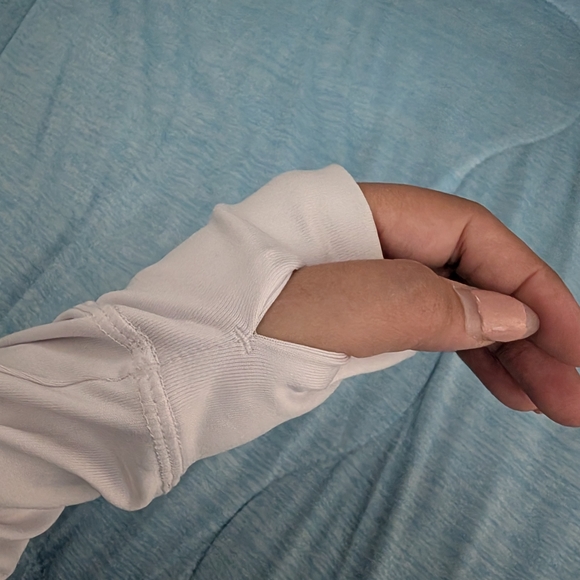 Roxy White Long Sleeve rash Guard - Picture 4 of 4